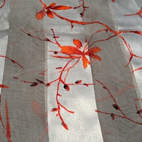 Shimmering Silver & Red Scarf - Picture 5 of 6